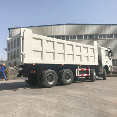 Shacman 8X4 camiões de descarga para máquinas pesadas LHD tanque de carga dimensão 6800 * 2350 * 1600mm
